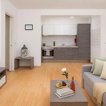 Sunny 1211 Apartman *
