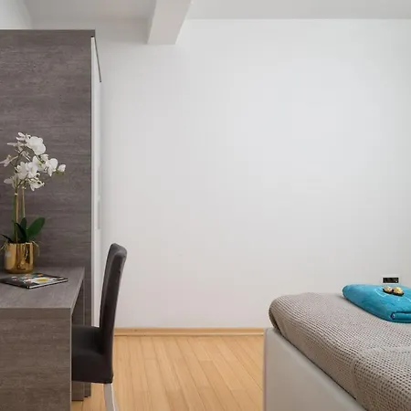 Sunny 1211 Apartman *